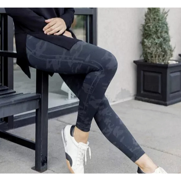 SPANX Pants - SPANX Look At Me Now Seamless Camo Print Leggings Comfort Stretch Spanx Small